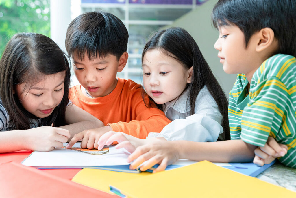 Children studying together during AEIS preparatory course